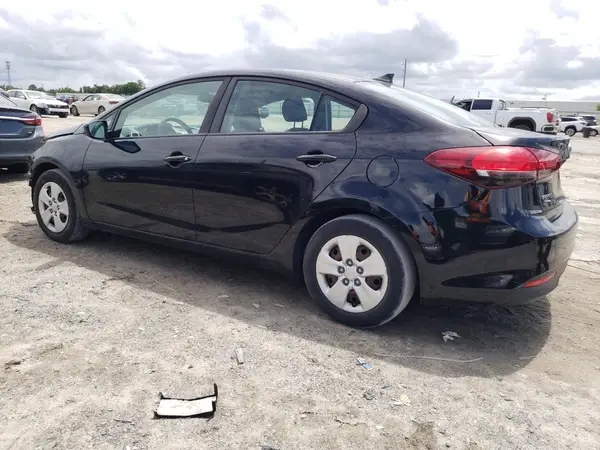 3KPFK4A79JE221466 2018 KIA FORTE - Image 2