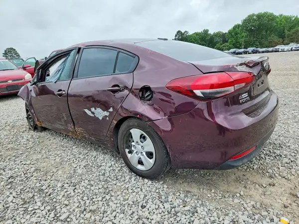 3KPFK4A79JE228191 2018 KIA FORTE - Image 2