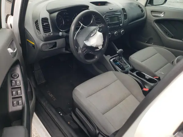 3KPFK4A79JE228708 2018 KIA FORTE - Image 8