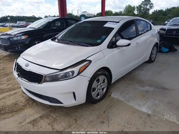 3KPFK4A79JE228840 2018 KIA FORTE - Image 2