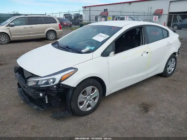 3KPFK4A79JE229194 2018 KIA FORTE - Image 2