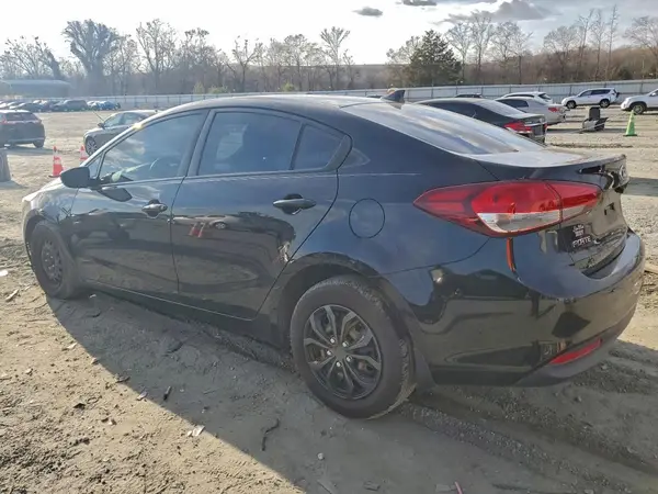 3KPFK4A79JE229227 2018 KIA FORTE - Image 2