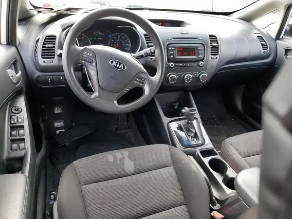3KPFK4A79JE229423 2018 KIA FORTE - Image 8