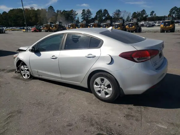 3KPFK4A79JE230054 2018 KIA FORTE - Image 2