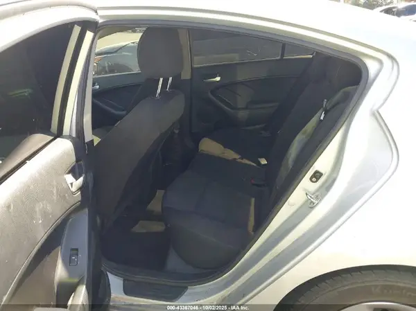 3KPFK4A79JE232208 2018 KIA FORTE - Image 8