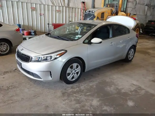 3KPFK4A79JE234542 2018 KIA FORTE - Image 2