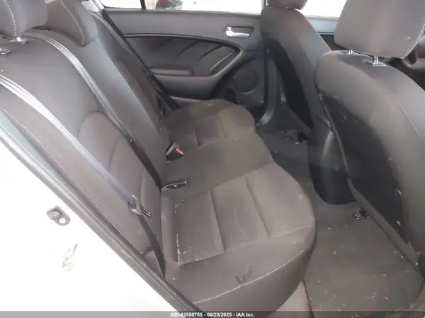 3KPFK4A79JE234542 2018 KIA FORTE - Image 8