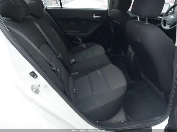 3KPFK4A79JE234556 2018 KIA FORTE - Image 8