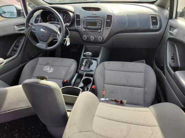 3KPFK4A79JE235657 2018 KIA FORTE - Image 8