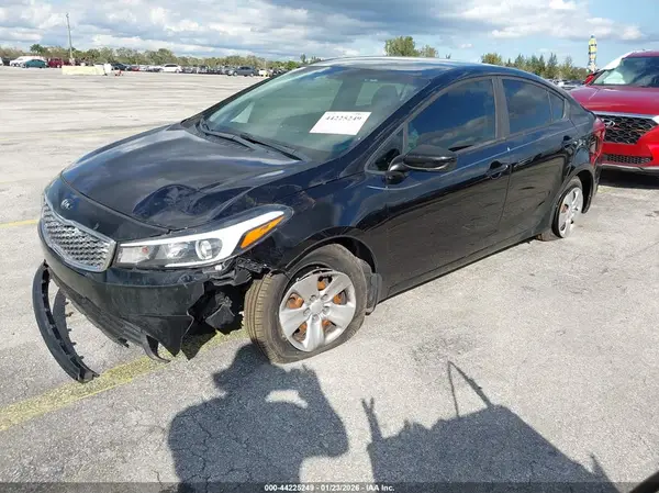 3KPFK4A79JE236792 2018 KIA FORTE - Image 2