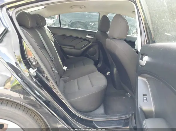 3KPFK4A79JE236792 2018 KIA FORTE - Image 8