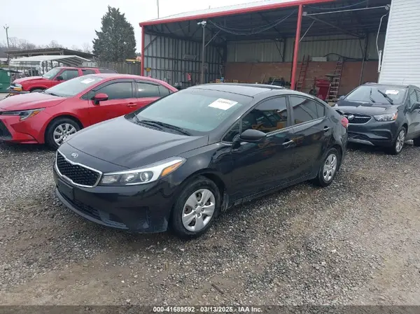 3KPFK4A79JE236923 2018 KIA FORTE - Image 2
