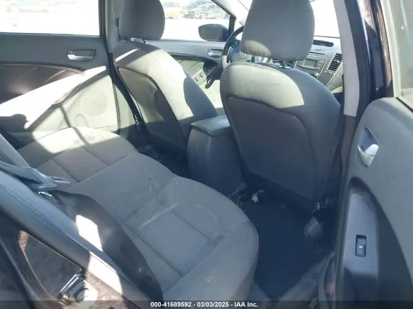 3KPFK4A79JE236923 2018 KIA FORTE - Image 8