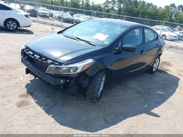 3KPFK4A79JE238235 2018 KIA FORTE - Image 2