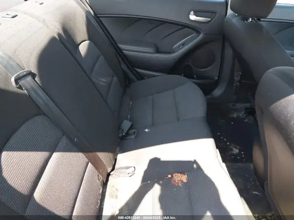 3KPFK4A79JE238235 2018 KIA FORTE - Image 8