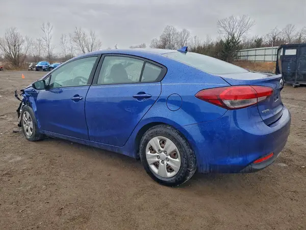 3KPFK4A79JE238381 2018 KIA FORTE - Image 2