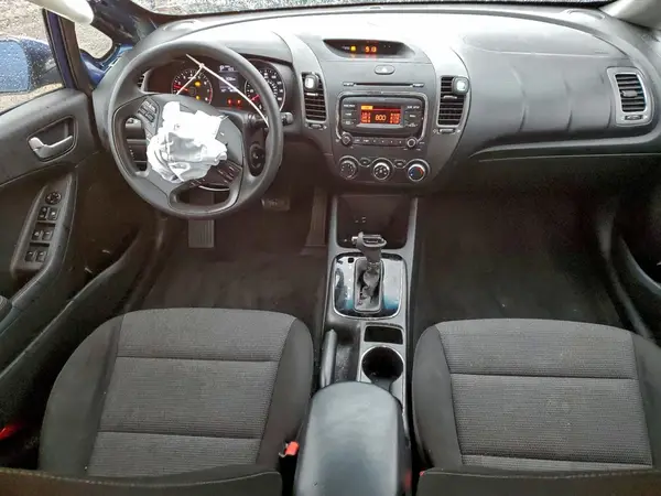 3KPFK4A79JE238381 2018 KIA FORTE - Image 8