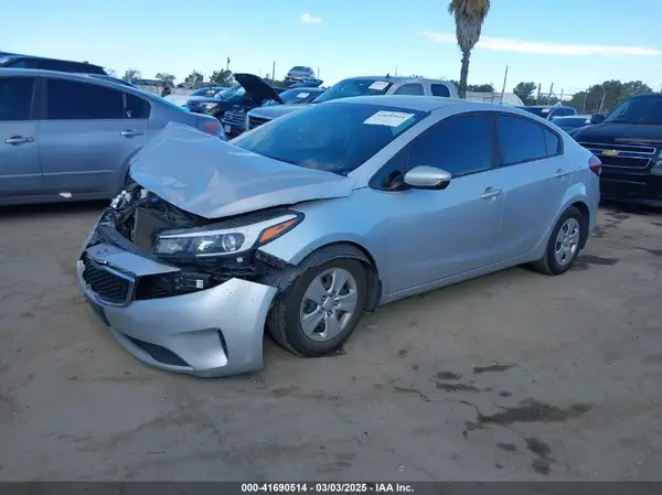 3KPFK4A79JE239742 2018 KIA FORTE - Image 2