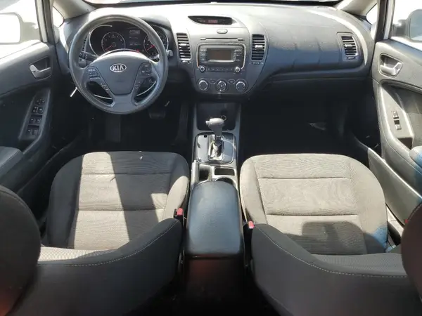 3KPFK4A79JE240082 2018 KIA FORTE - Image 8