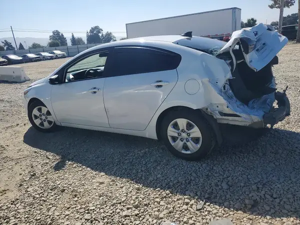 3KPFK4A79JE240177 2018 KIA FORTE - Image 2