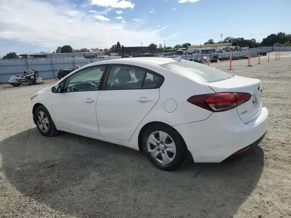 3KPFK4A79JE240714 2018 KIA FORTE - Image 2