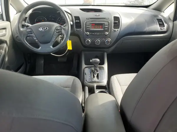 3KPFK4A79JE240714 2018 KIA FORTE - Image 8