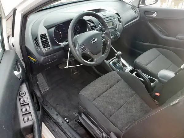 3KPFK4A79JE242107 2018 KIA FORTE - Image 8
