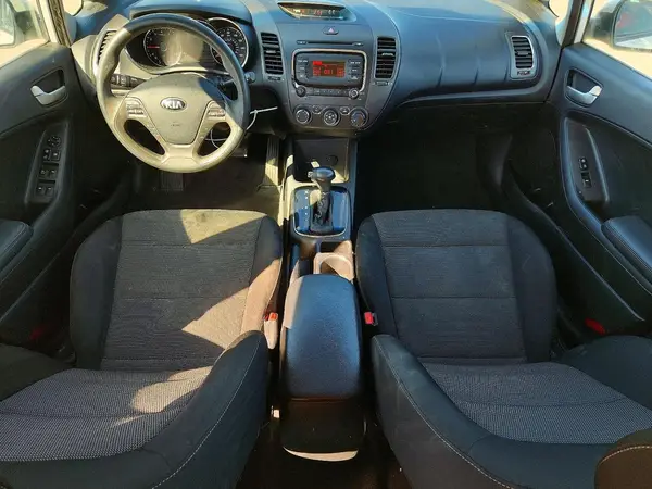 3KPFK4A79JE242446 2018 KIA FORTE - Image 8