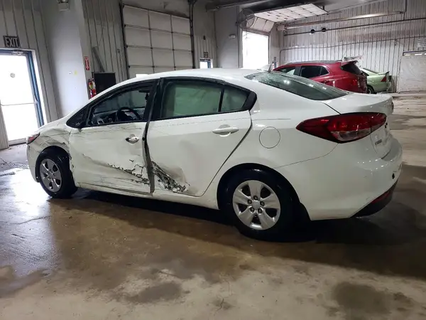 3KPFK4A79JE245475 2018 KIA FORTE - Image 2