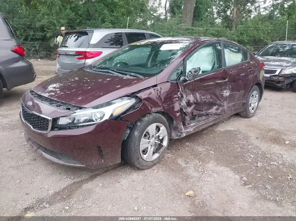 3KPFK4A79JE246254 2018 KIA FORTE - Image 2