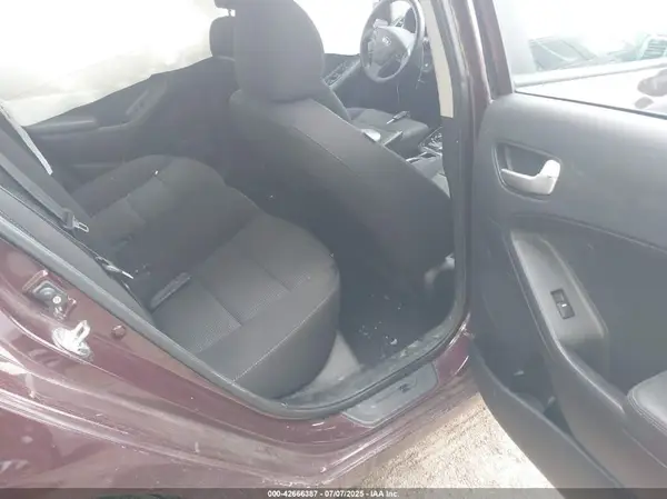 3KPFK4A79JE246254 2018 KIA FORTE - Image 8