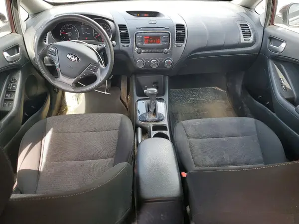 3KPFK4A79JE246464 2018 KIA FORTE - Image 8