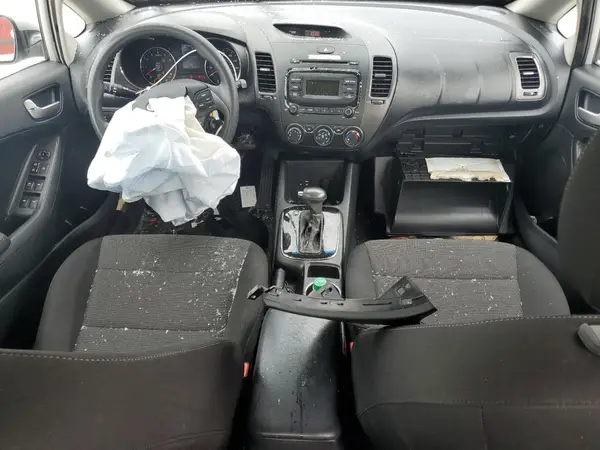 3KPFK4A79JE246481 2018 KIA FORTE - Image 8