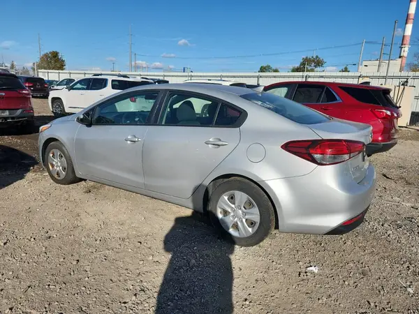 3KPFK4A79JE249476 2018 KIA FORTE - Image 2