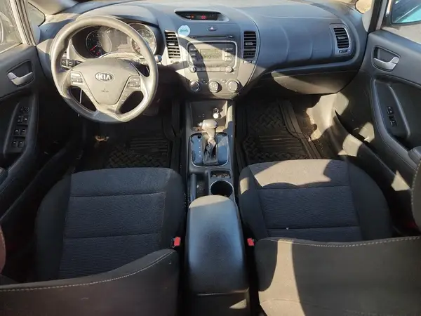3KPFK4A79JE249476 2018 KIA FORTE - Image 8