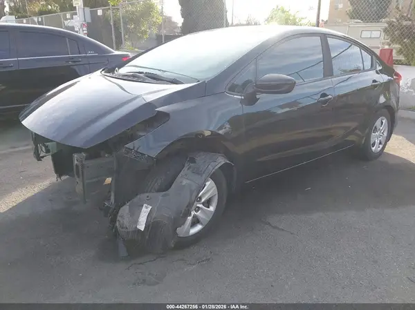 3KPFK4A79JE249848 2018 KIA FORTE - Image 2