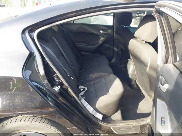 3KPFK4A79JE249848 2018 KIA FORTE - Image 8