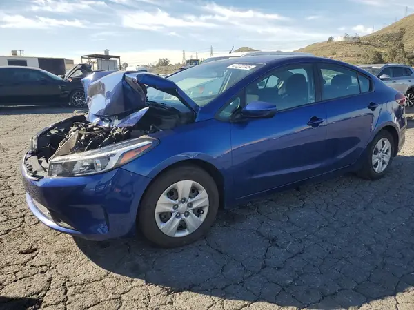 3KPFK4A79JE252099 2018 KIA FORTE - Image 1