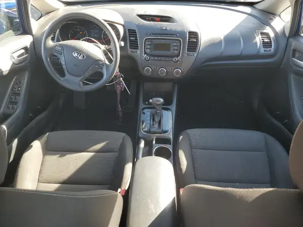 3KPFK4A79JE252099 2018 KIA FORTE - Image 8