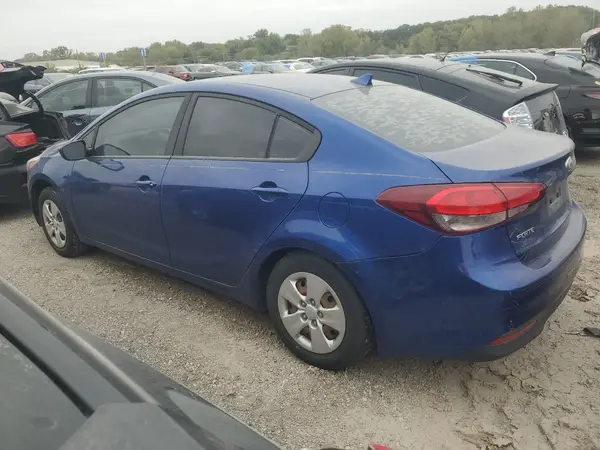 3KPFK4A79JE253656 2018 KIA FORTE - Image 2