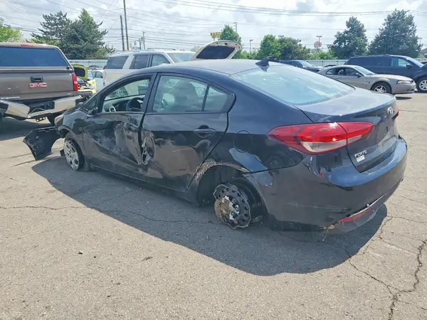 3KPFK4A79JE254631 2018 KIA FORTE - Image 2