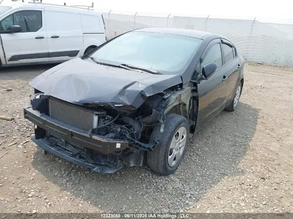 3KPFK4A79JE254676 2018 KIA FORTE - Image 2
