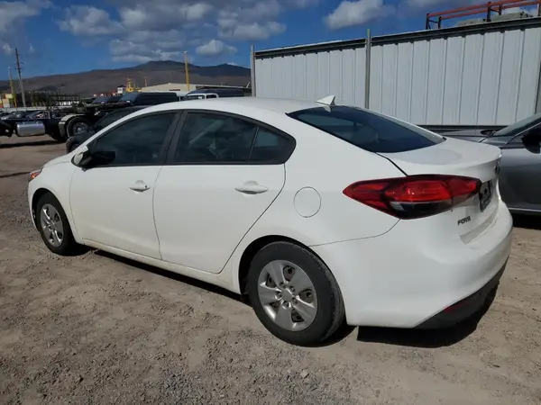 3KPFK4A79JE254693 2018 KIA FORTE - Image 2