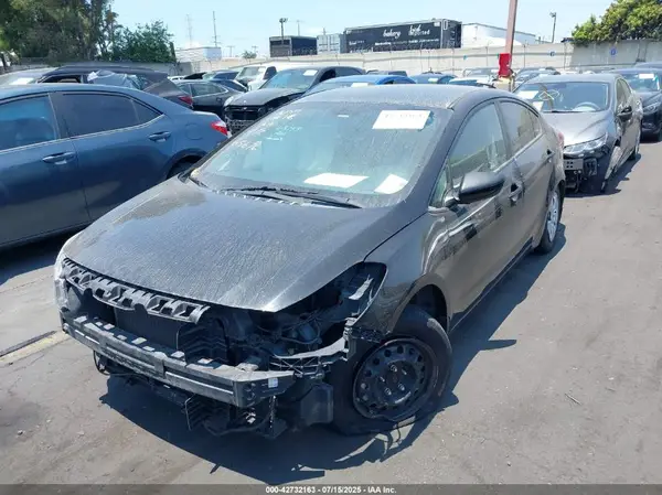 3KPFK4A79JE256959 2018 KIA FORTE - Image 2