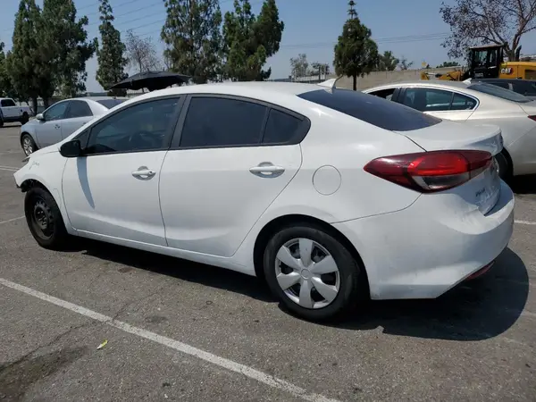 3KPFK4A79JE256993 2018 KIA FORTE - Image 2