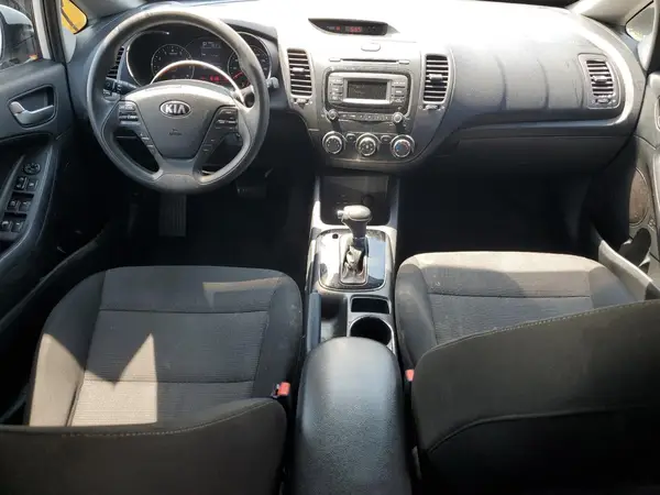 3KPFK4A79JE256993 2018 KIA FORTE - Image 8