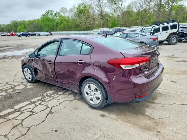 3KPFK4A79JE257609 2018 KIA FORTE - Image 2