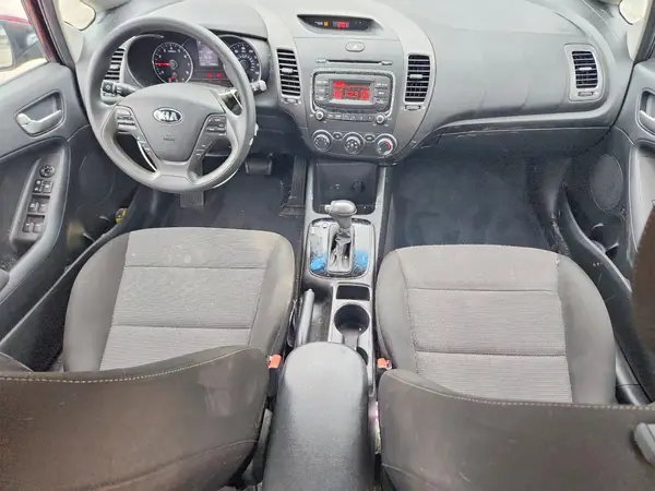 3KPFK4A79JE257609 2018 KIA FORTE - Image 8