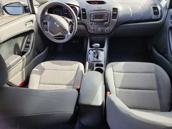 3KPFK4A79JE258209 2018 KIA FORTE - Image 8