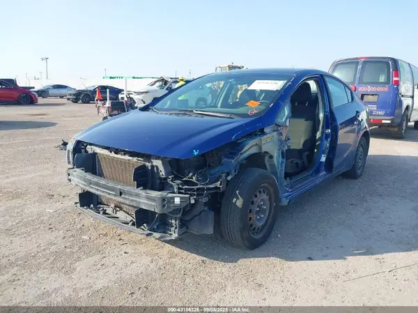 3KPFK4A79JE258324 2018 KIA FORTE - Image 2